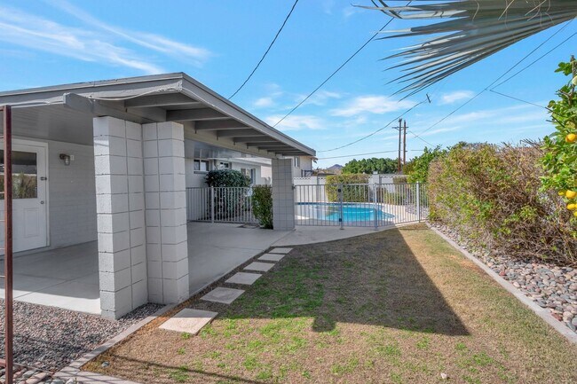 Building Photo - Scottsdale 2 bed 2 Bath Home - With a Pool!!!