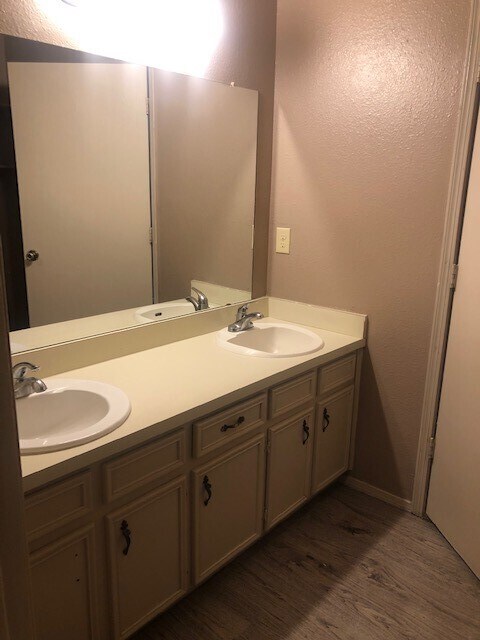 Building Photo - 2422 N Houston St