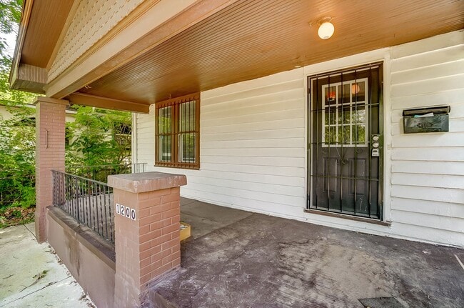 Building Photo - Spacious Three Bedroom in Dayton!