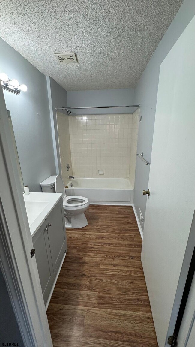 Building Photo - 24 Colonial Ct