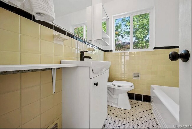 Building Photo - Gorgeous Denver Home