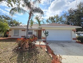 Building Photo - 3 Bedroom, 2 Bath Home with Yard - Palmetto