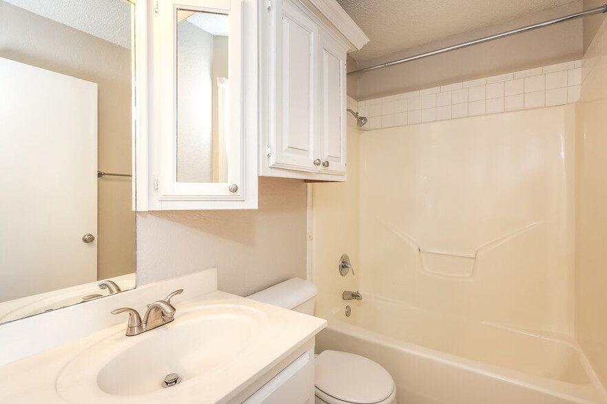 Building Photo - 633 Fire Light Dr