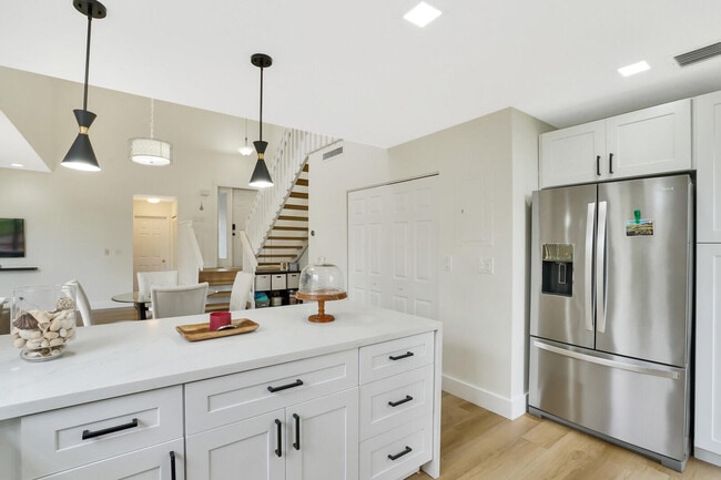 Building Photo - 5804 Fox Hollow Dr