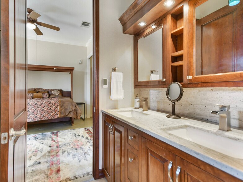 Building Photo - 4900 Canyon Ranch Trl