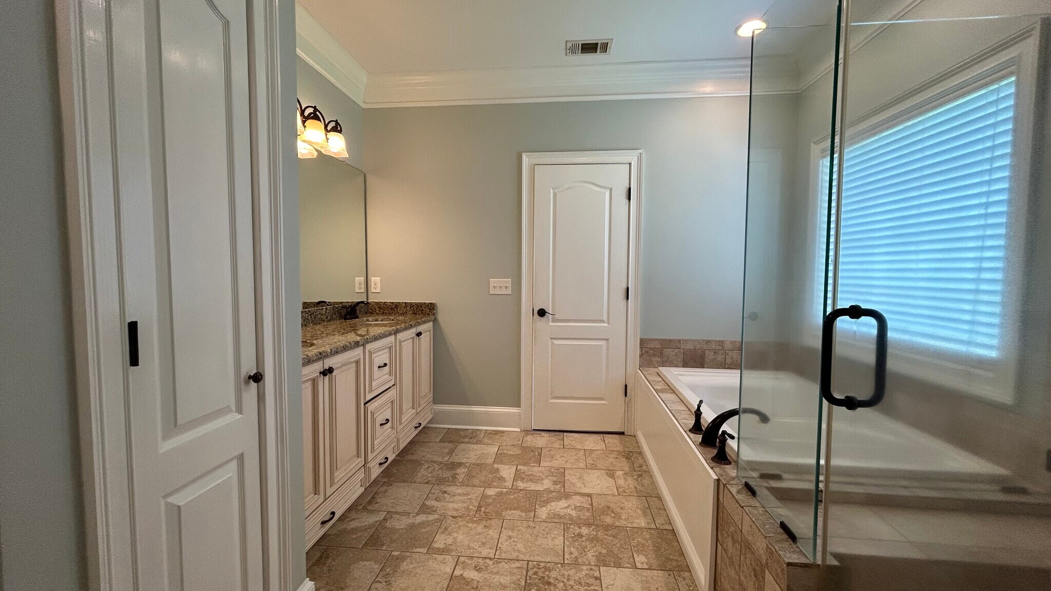 Building Photo - 389 Chastain Cir