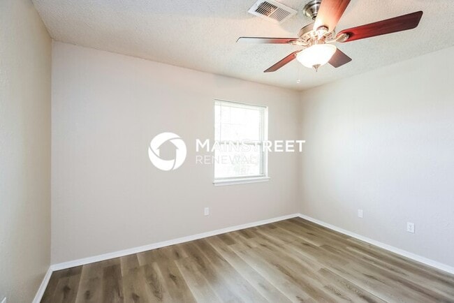 Building Photo - 3 Bedroom Pet-Friendly Home in MOORE, OK with Main Street Renewal