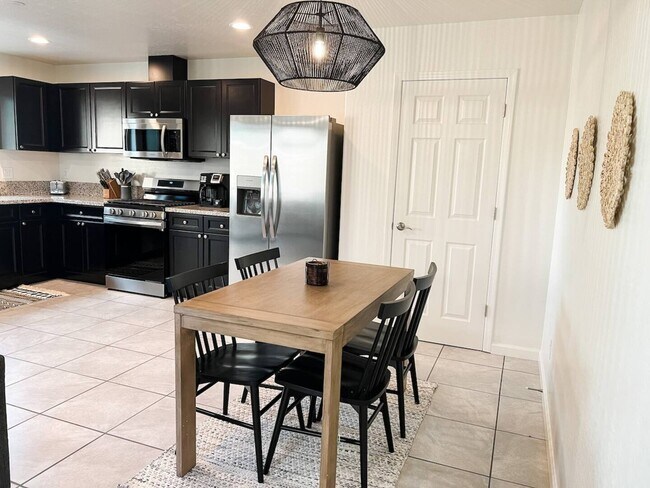 Kitchen - 8503 E Leigh Dr