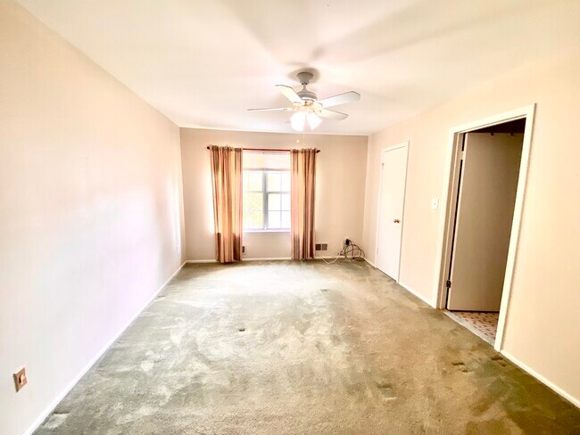 Building Photo - 10 Hopkinson Ct