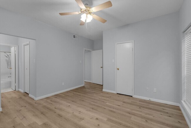 Building Photo - 9707 Richmond Ave.