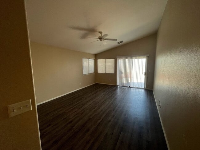 Building Photo - Great Single Story 3 Bedroom in the SW!