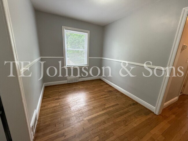 Building Photo - Charming Renovated 3BR Home