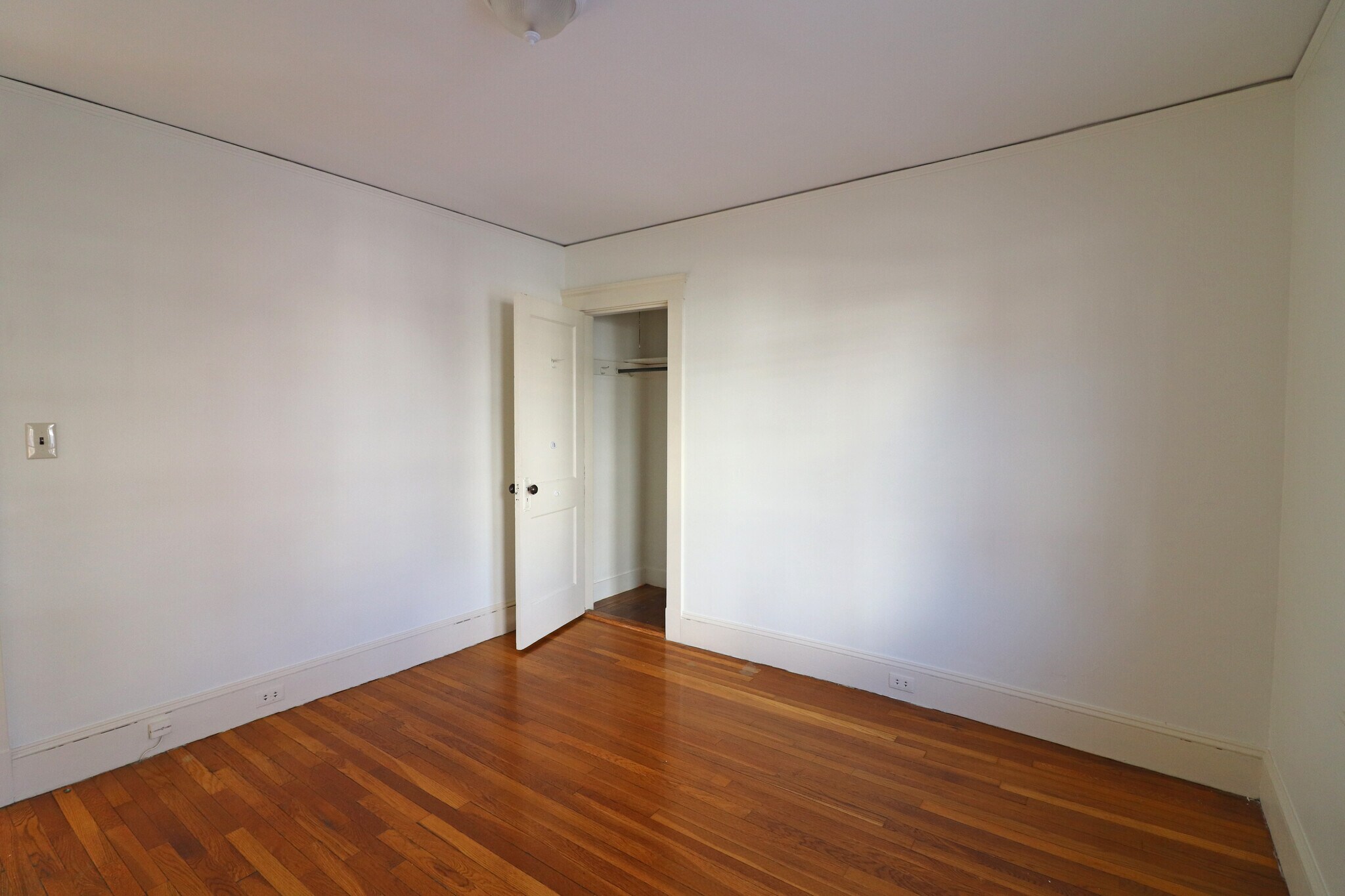 Building Photo - 54 Maplewood St