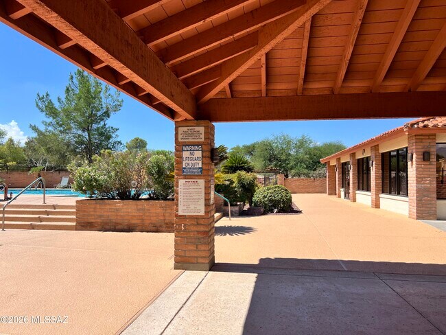 Building Photo - 10117 E Arizmo St