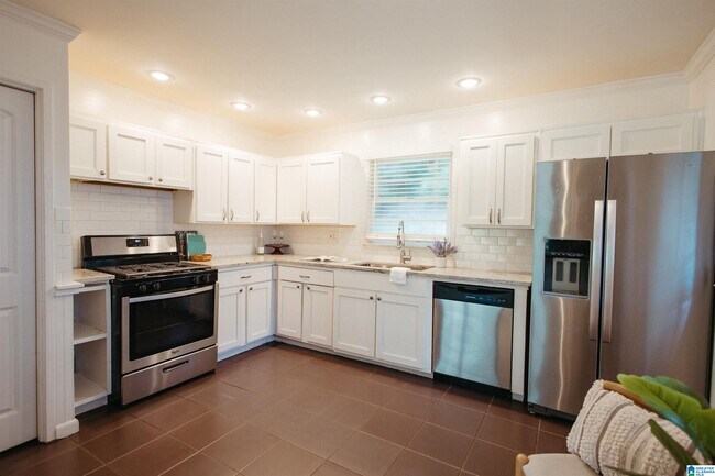 Building Photo - 4648 Clairmont Ave