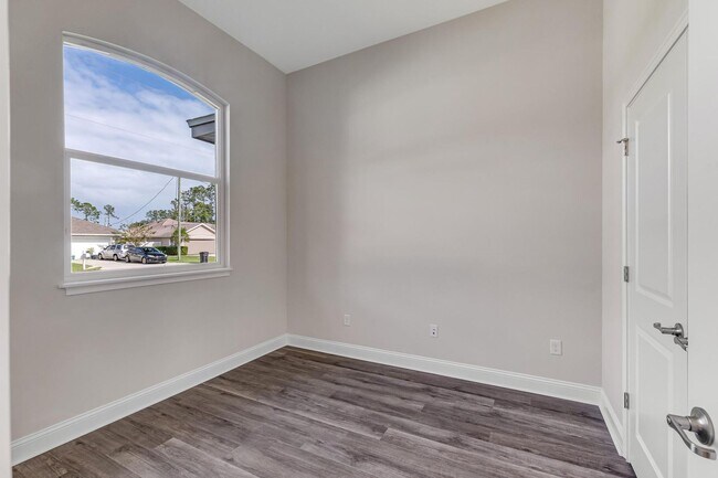 Building Photo - 5 Eastvue Pl