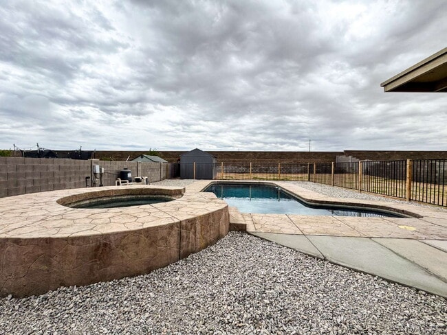 Building Photo - "Charming 3-Bedroom, 2 Bathroom Pool Home in Ocotillo!"