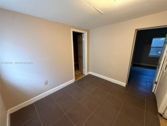 Primary Photo - 1129 NW 29th St