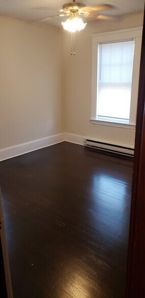 Building Photo - 36 Roberts St