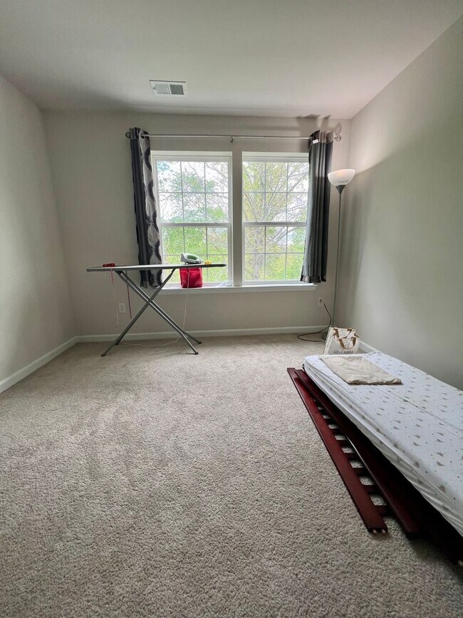 Building Photo - Stunning 4-Bed Townhome in Quakertown! Available NOW!