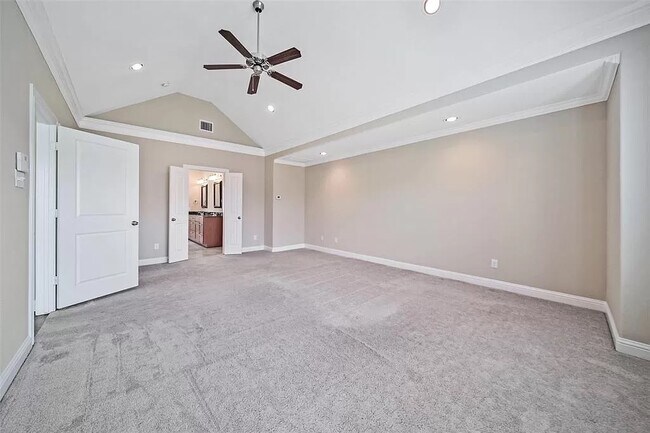 Building Photo - 1033 W 23rd St