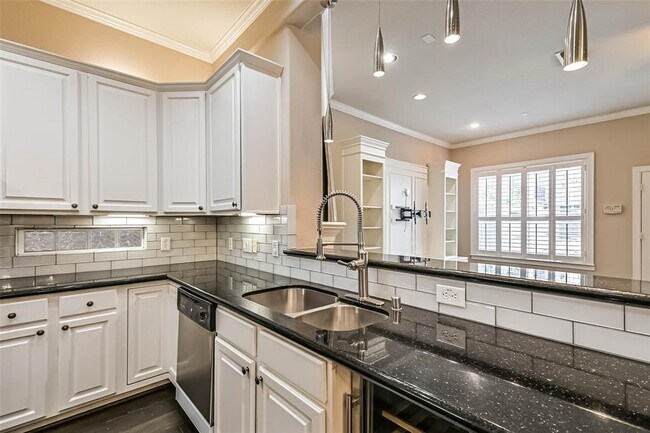 Building Photo - 5453 Fairdale Ln