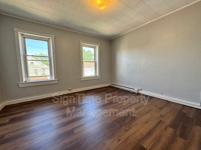 Building Photo - 512 Salem Ave