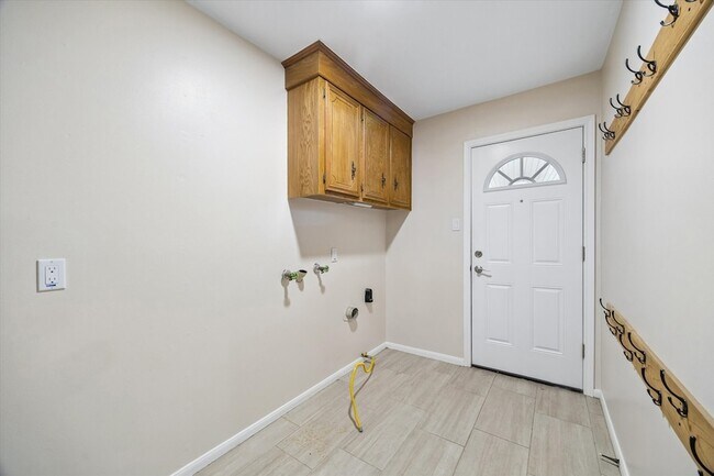 Building Photo - 1307 Southern Hills Rd