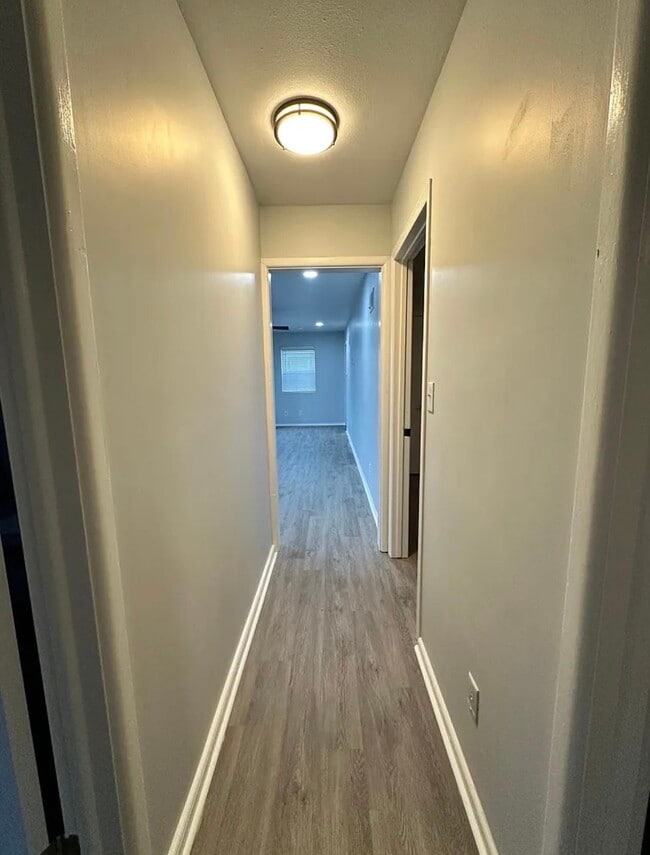 Building Photo - 116 E Pk Ln St