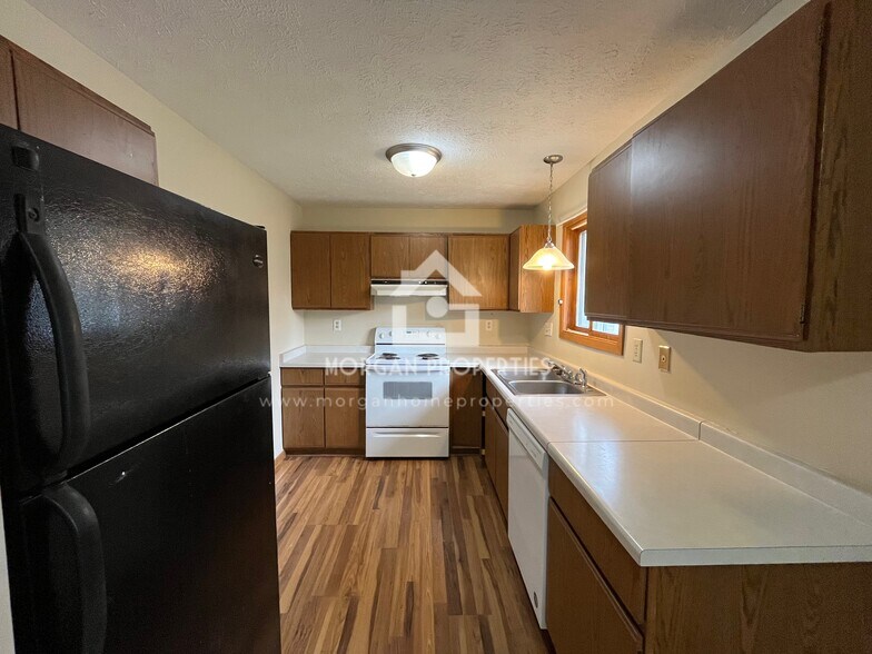 Building Photo - 320 Adams St