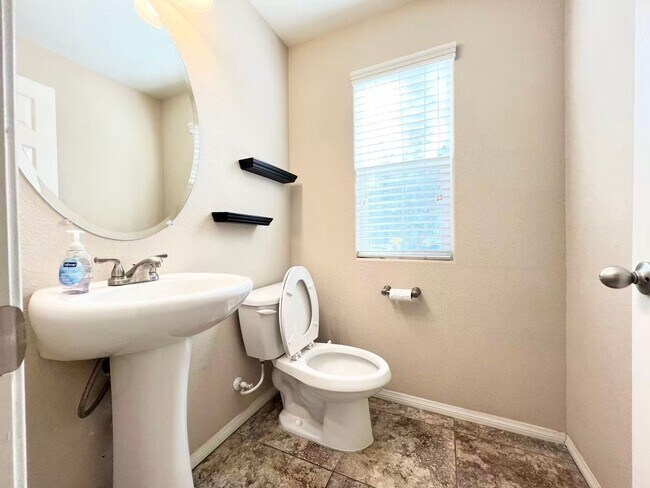 Building Photo - Charm House In Southern Highlands