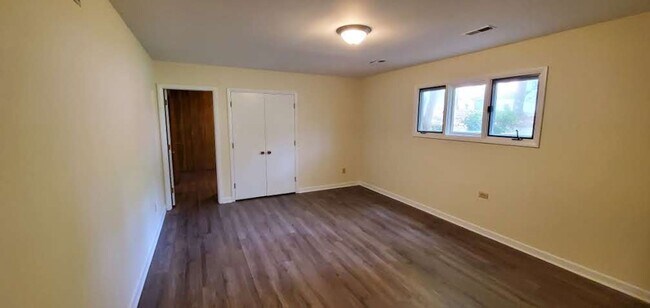 Building Photo - 4 Bedroom 3 Bathroom House