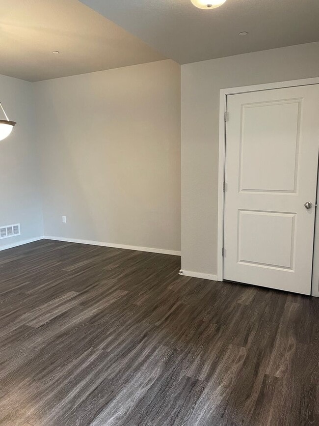 Building Photo - Luxury Rowhouse w/ 2-Car Garage in NE Ft. Collins