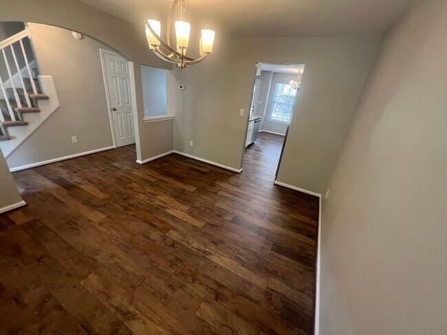Building Photo - 5018 Huntclub Chase
