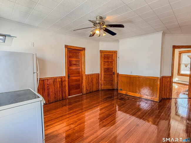 Building Photo - 162 Jubilee St