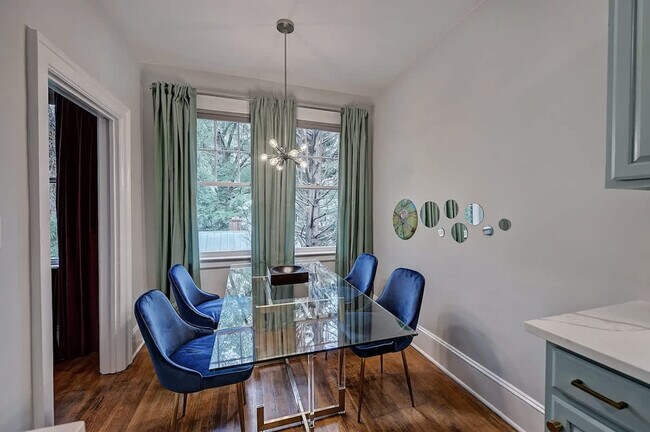 Building Photo - 518 Lamar Ave