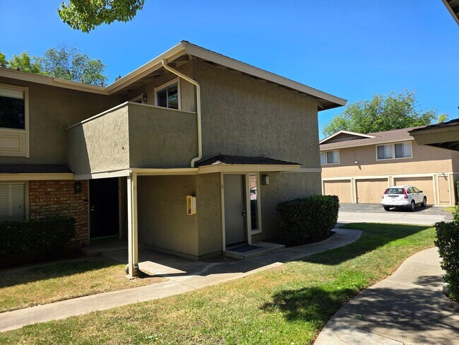 Building Photo - JAMACHA GREENS BEAUTY – FULLY REMODELED 2BR TOWNHOME!