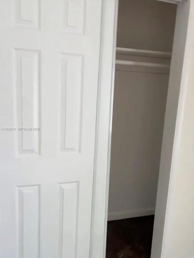 Building Photo - 520 NE 82nd Terrace