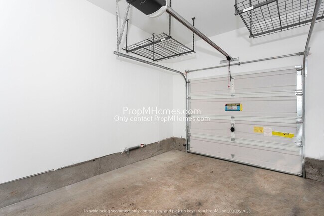 Building Photo - Cozy 3 Bedroom Home Close to Nike & Intel!