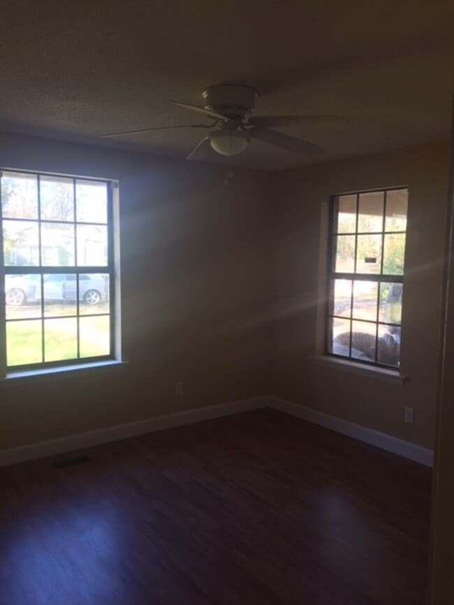 Building Photo - 210 Pineleaf Ln