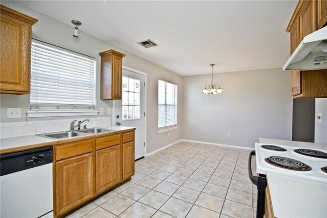 Building Photo - ***520 Walker Street***