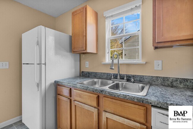 Building Photo - 233 Rosebrook Dr