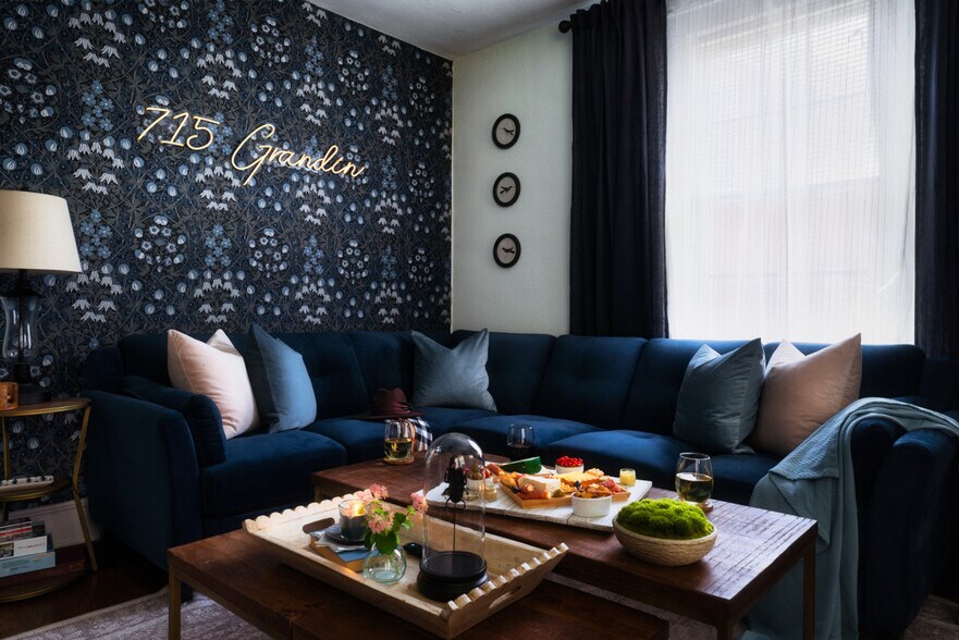 Building Photo - 715 Grandin Rd