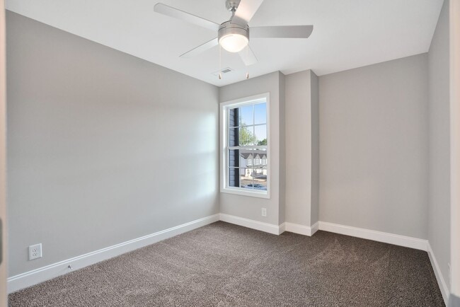 Building Photo - 55 Highland Blf Wy