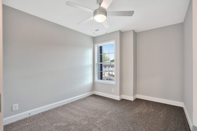 Building Photo - 68 Highland Blf Wy