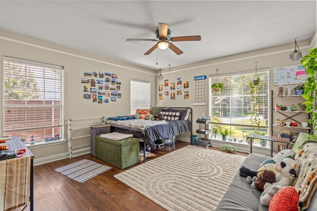 Building Photo - TCU-3518 Westcliff Rd