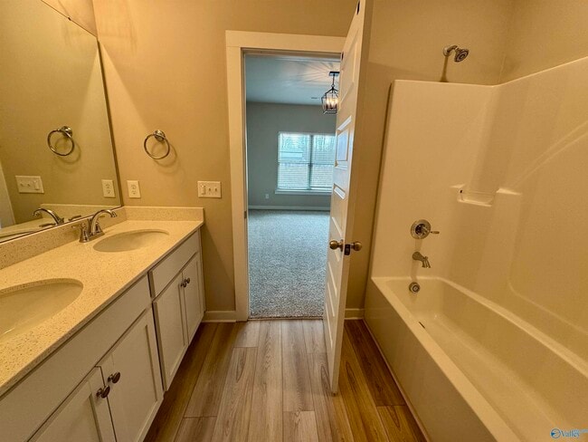 Building Photo - 336 Shady Ln