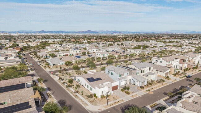 Building Photo - Luxury at Vistal