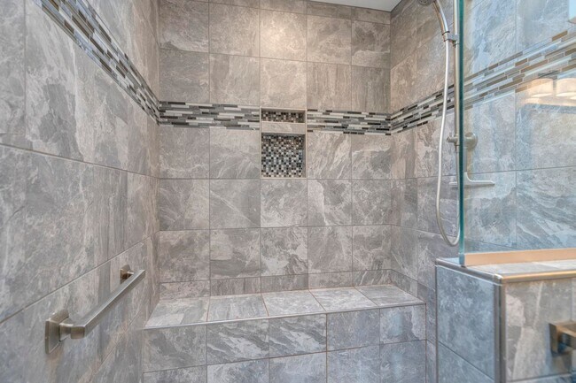 Building Photo - Open Floor Plan Home with Fenced Yard and Excellent Location