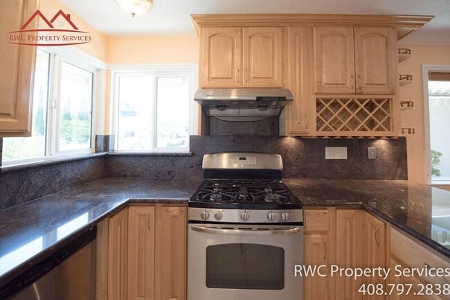 Building Photo - 4267 Will Rogers Dr